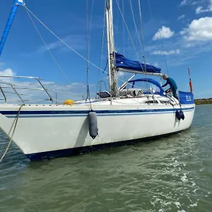 Comfortable Yacht Botel